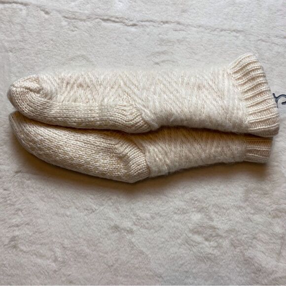 Express New With Tags Cream Knit Slipper Socks Size 6-10 - Picture 1 of 6